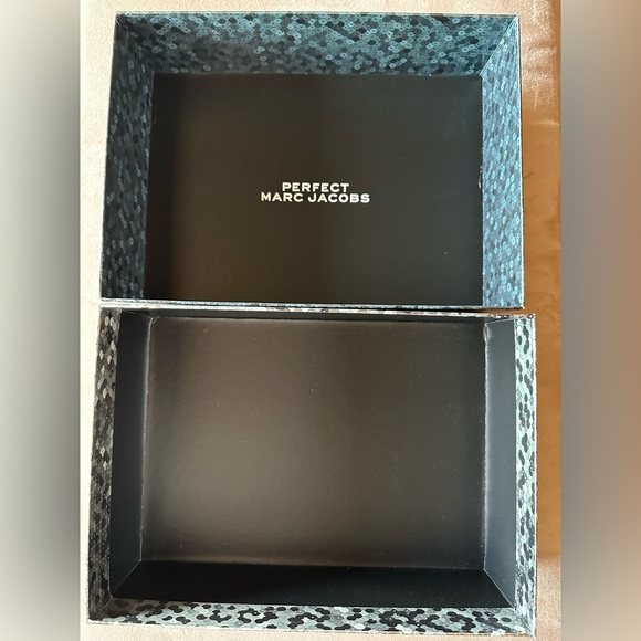 PERFECT by Marc Jacobs EMPTY BOX for gifting, storage, display. Approx. 8x11x3.5 - Picture 8 of 11